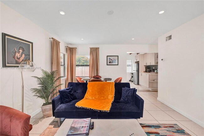 Photo - 1704 Rodman St Unit 3