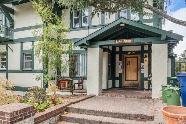 Entrance to Ridge House - Casa Zimbabwe