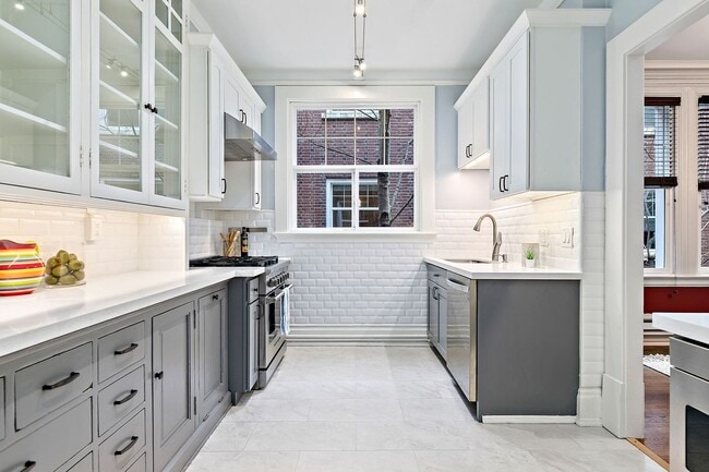 Photo - Historic Charm 2 Bed 1 Bath Condo on First Hill