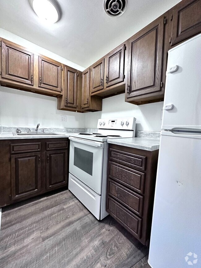 Building Photo - Coming soon! Updated 1-bedroom spot is wai... Unit Jefferson Trace 8-42 Rental