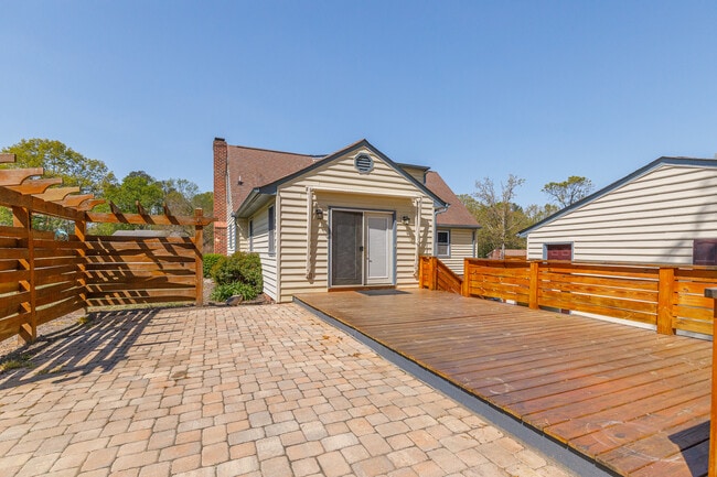Photo - 421 Evanrude Ln