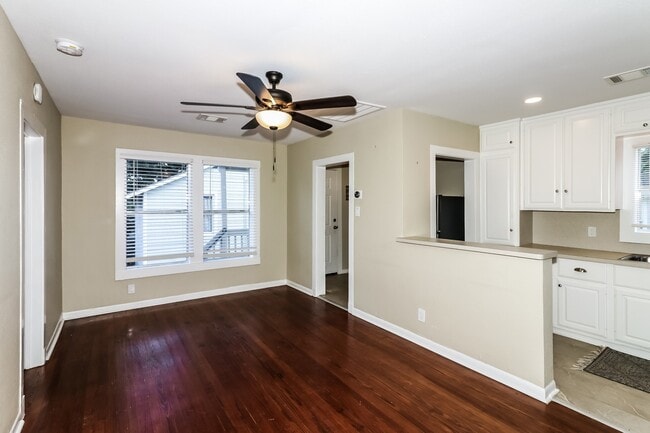 4715 Avenue P 1/2