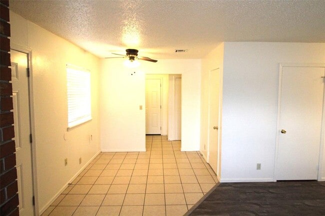 Photo - 114 NE 12th St