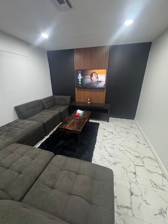 Photo - 17 9th Ave Unidad Ground fl