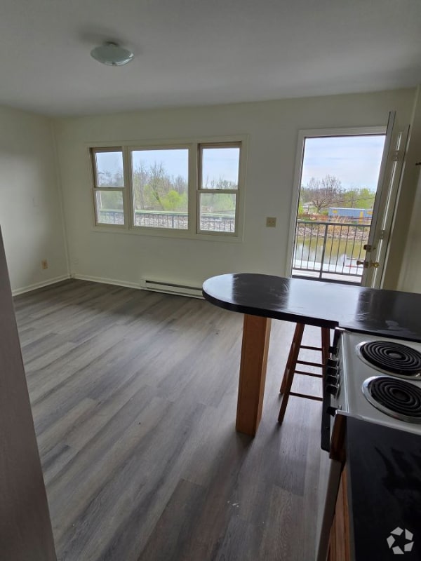 Building Photo - 2 Main St Rental