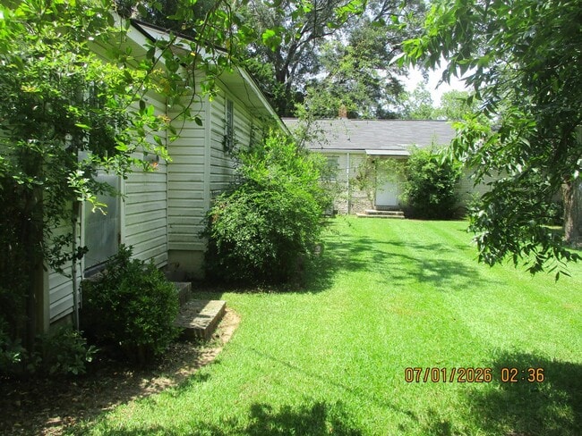 Building Photo - 1704 W Whitney Ave