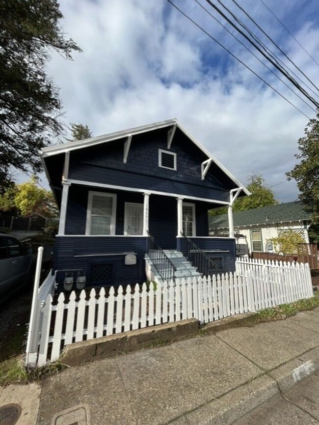 Building Photo - ZPINE1066 Unit A