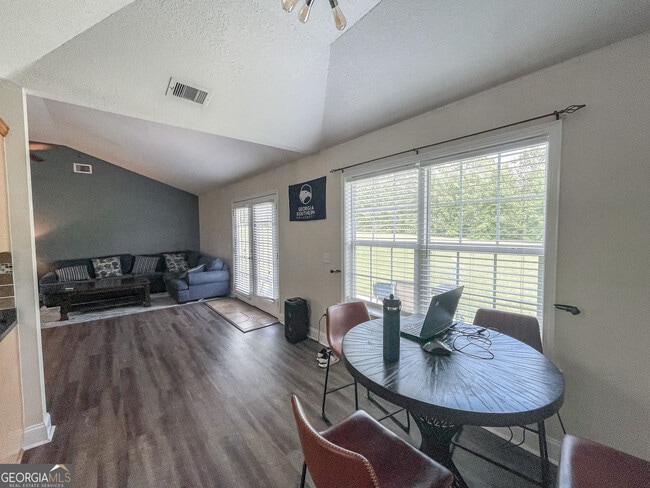 Photo - 613 Waverly Ln