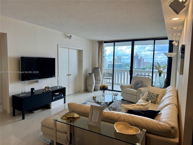 Building Photo - 3000 Island Blvd Unit 2004 Rental