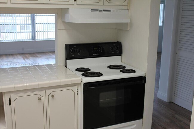 Photo - 1400 NE 169th St Unidad 310 Rental