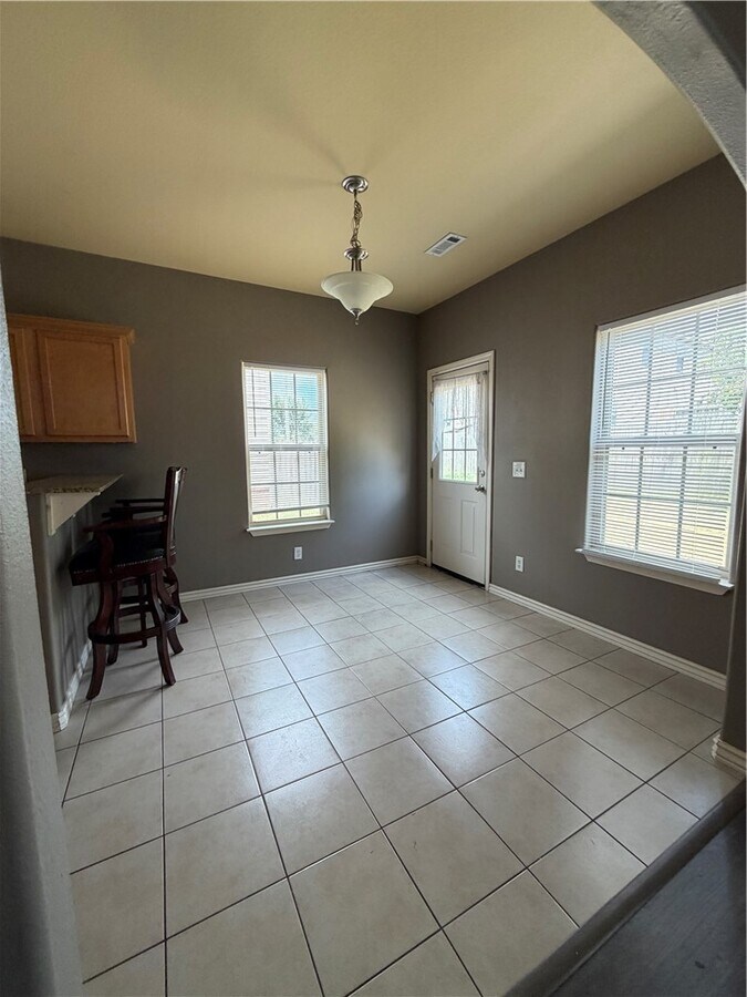 Photo - 603 SW Loudon Dr