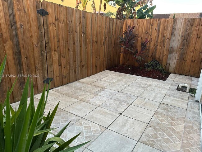 Photo - 955 NE 42nd Terrace