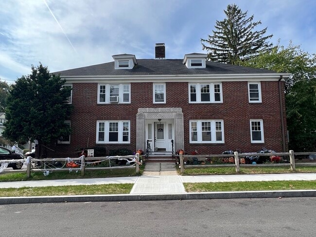 Building Photo - 175 Putnam St Unit 1L
