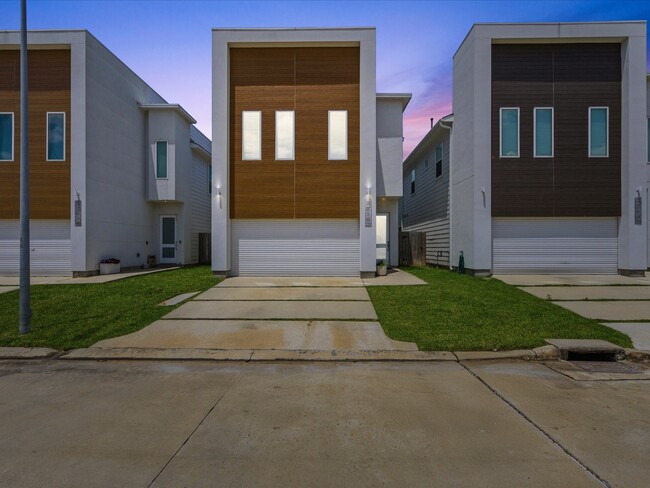 Building Photo - 2216 Cortijo Pl