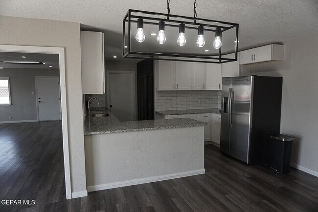 Photo - 3311 Drumond Rd