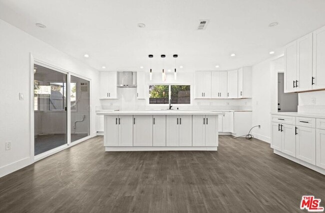 6257 Lindley Ave