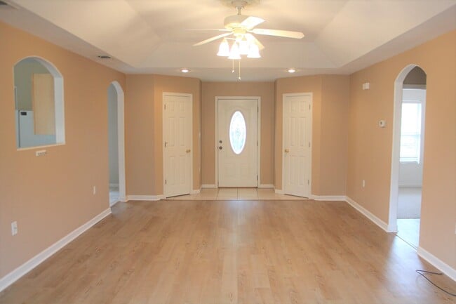 Photo - 8617 Olivera St