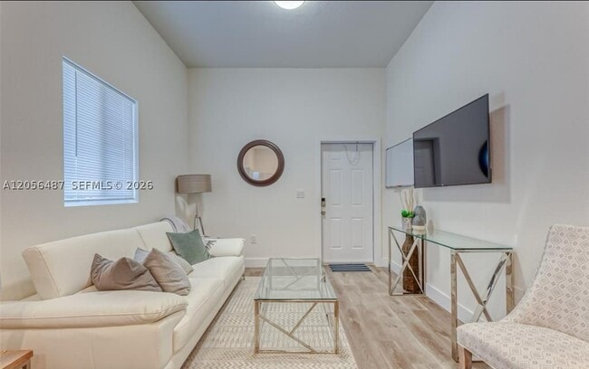 830 SE 14th St Unit 1