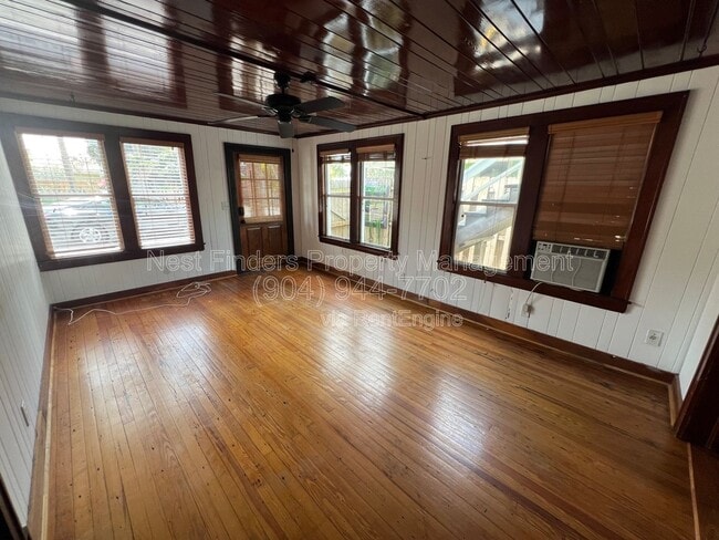 Photo - 809 2nd St S