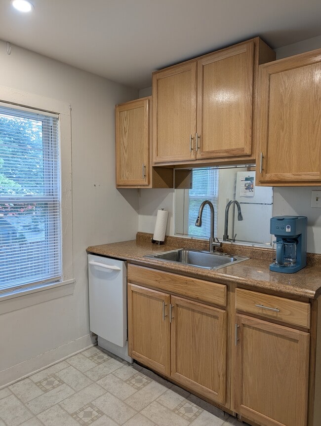 Photo - 614 Robeson St