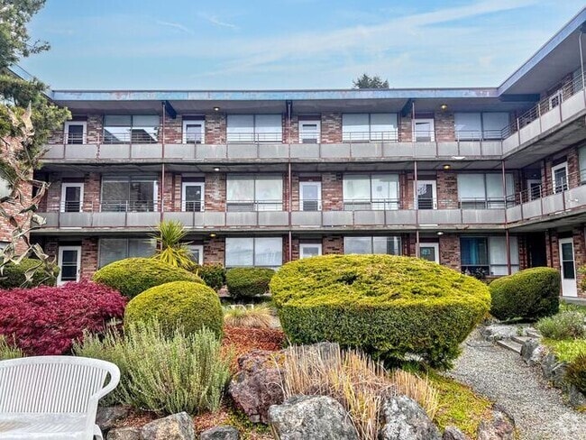 Building Photo - 211 Shore Dr Unit 108 Rental