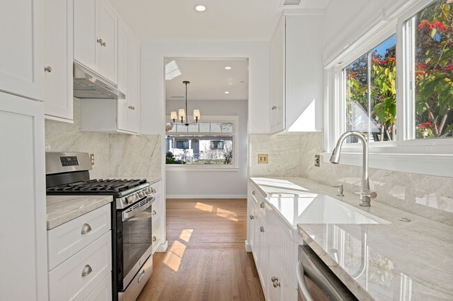 Photo - 135 N Alisos St