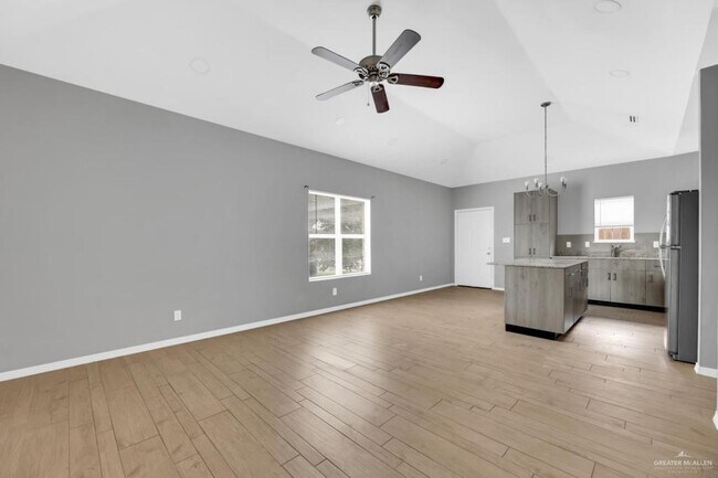 Photo - 2704 E Eisenhower Ave Unidad 2