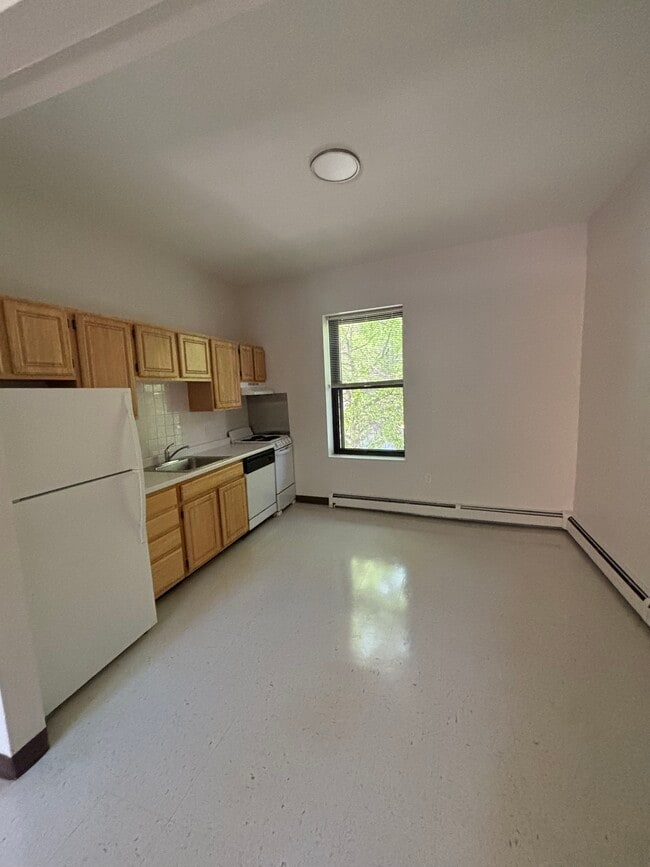 Photo - New Castle Court