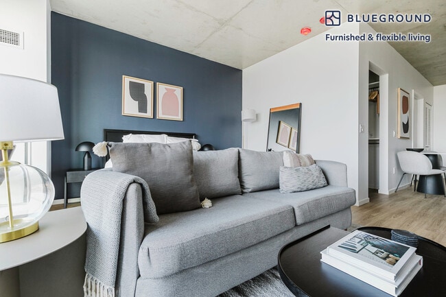 Photo - 225 N Elizabeth St Unidad FL21-ID1097