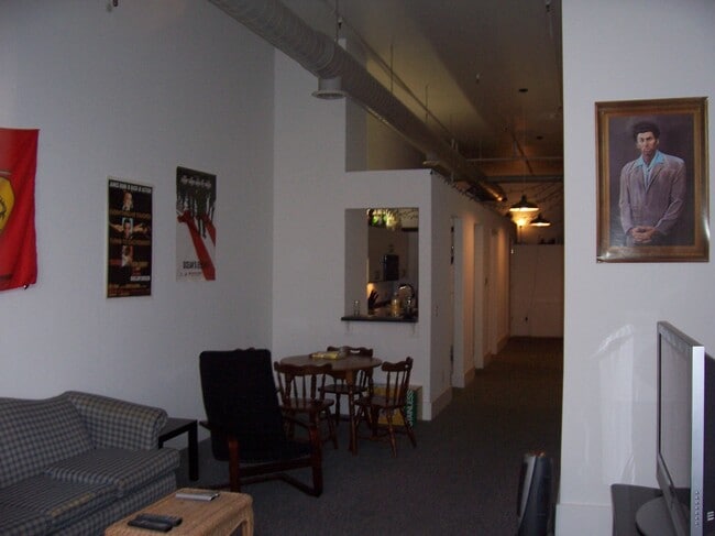 Photo - 122 N 3rd St