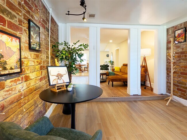 Photo - 3215 Royal Oaks Dr