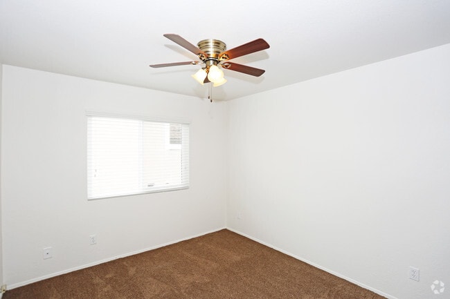 2BD, 2BA - 950 SF
