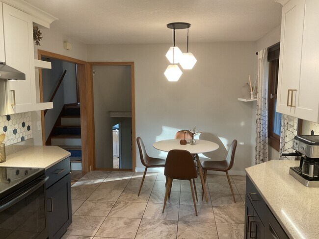 Photo - 945 Beacon Ln