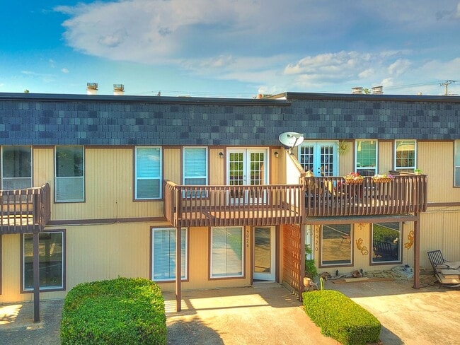Building Photo - 5924 W Hefner Rd Unit 5924 W Hefner Road