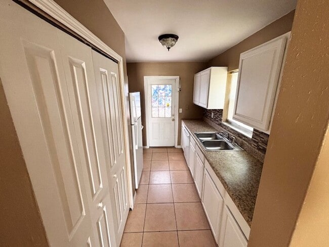 Photo - 3/1 Bath with Bonus Room 974sqft