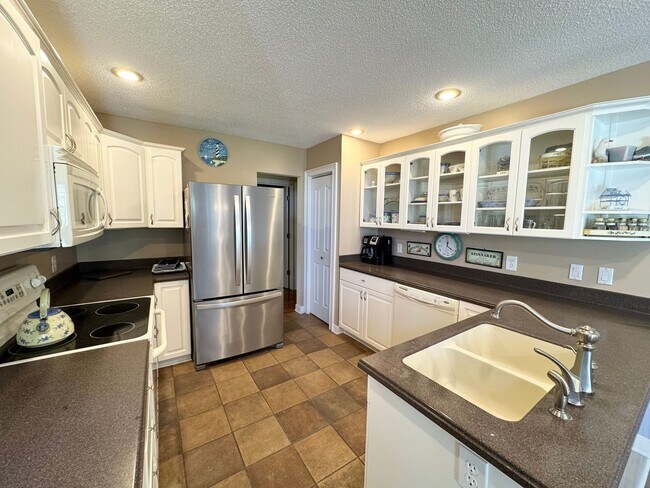 Photo - Longs - 3 Bedroom / 2 Bathroom Fully Furnished Home