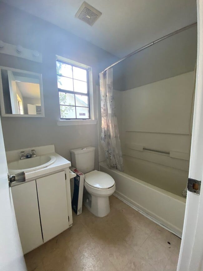 Photo - Pet Friendly Ridgewood Subdivision Gem: 3-...