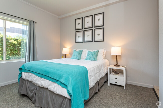 1 BR, 1 BA - 577 SF