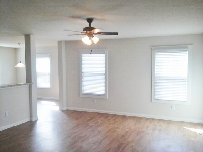Photo - 6205 Heffernan St