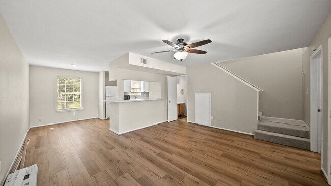 Building Photo - Recently updated 2-bedroom, 1.5-bathroom a... Unit B Rental