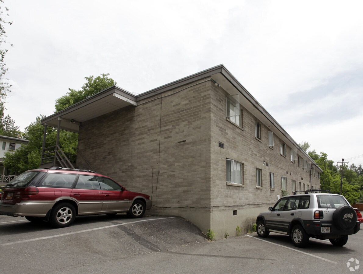 Photo - 220 Elizabeth St