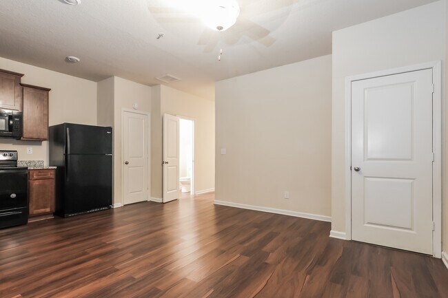 Photo - 109 Highwood Ln