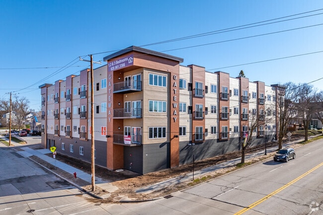 Primary Photo - Gateway Apartments