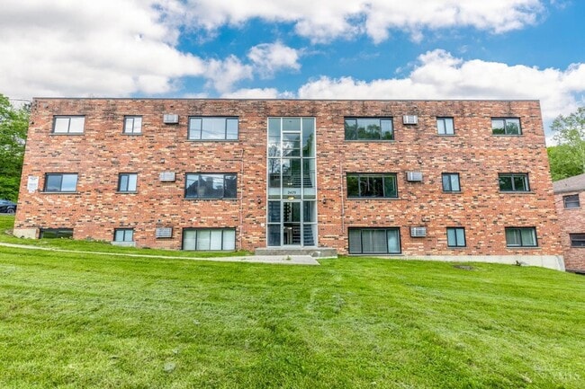 Photo - 2486 White St