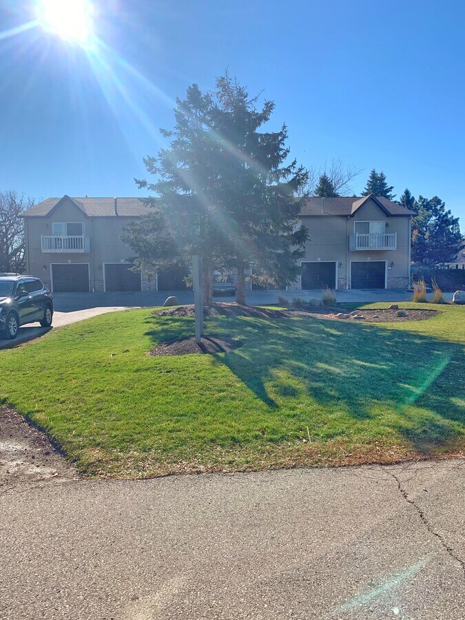 Bowers Boulevard Townhomes - Bowers Boulevard Townhomes