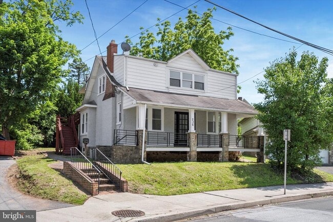 Building Photo - 236 E Butler Ave Rental