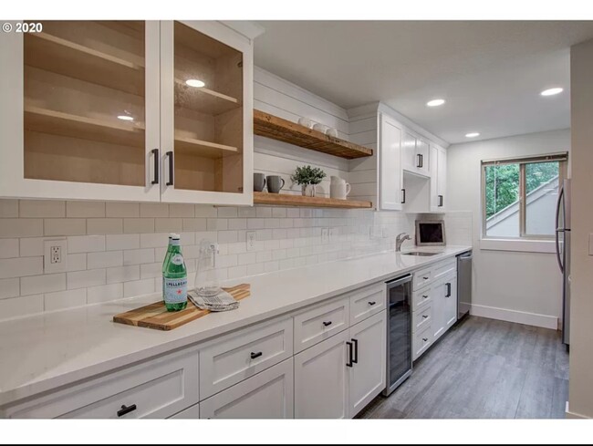 Kitchen - 12642 NW Barnes Rd Condominio Unidad 8