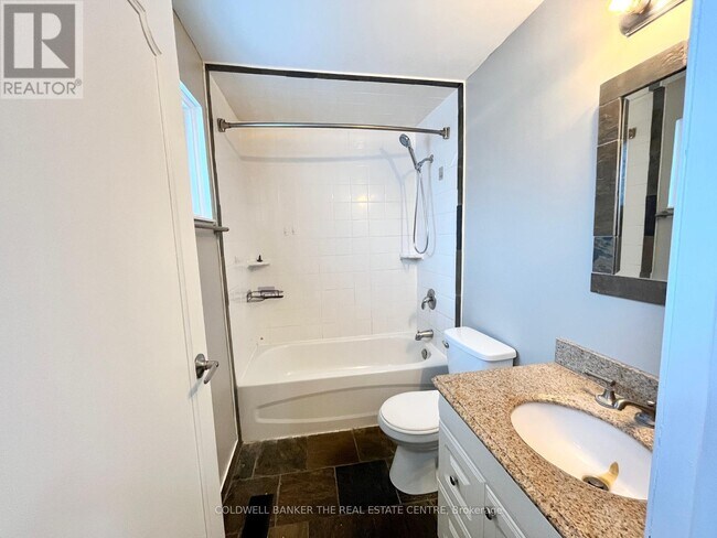 Photo - 11 Chaucer Crescent