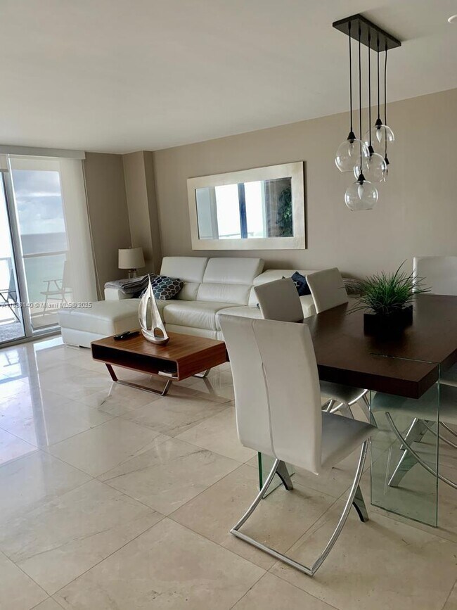 Photo - 5701 Collins Ave Unidad 704