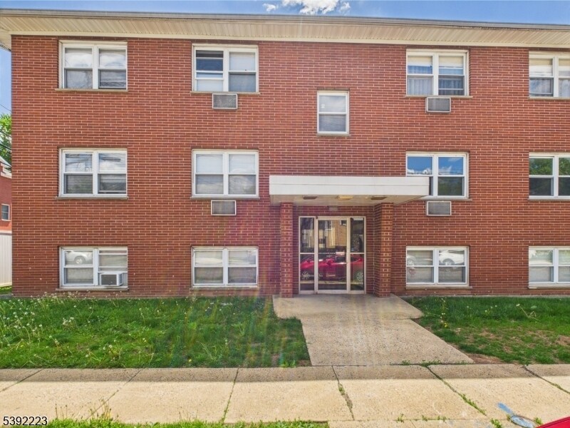 Photo - 100 Luttgen Pl Unit B1